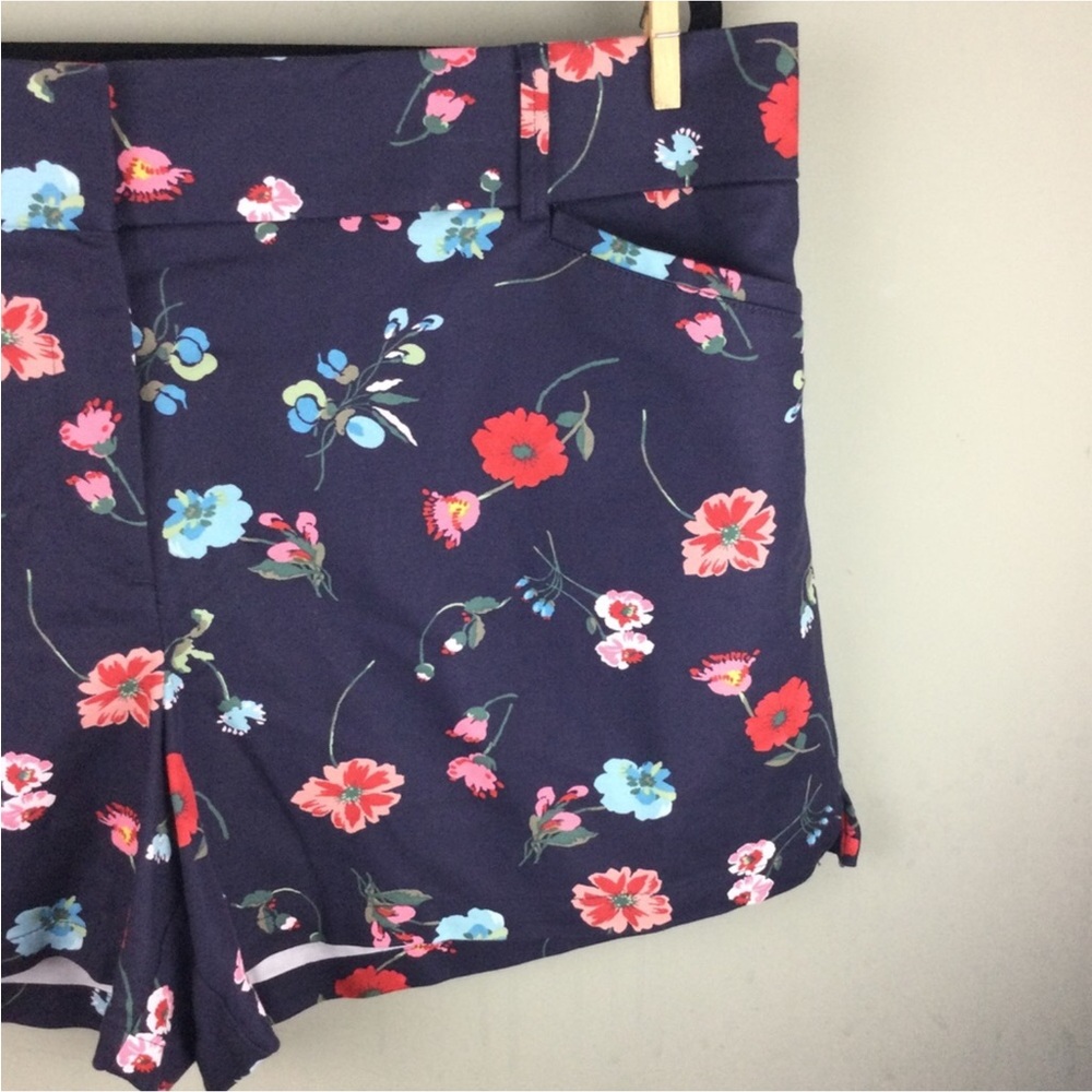 Loft Riviera Floral Print Classic Fit 4” Navy Shorts Size 14 - Picture 3 of 10